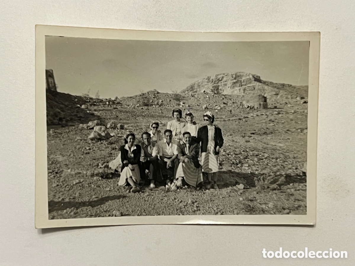 Fotografia antica: SANTA POLA, Alicante.. Fotograf&iacute;a Grupo de excursi&oacute;nistas.. Abril de 1955