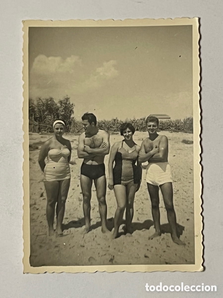 Fotografia antica: FOTOGRAF&Iacute;A. Aquellas solariegas tardes de Sol y Playa.. (h.1960?) Med&iacute;das: 7 x 10,5 cm