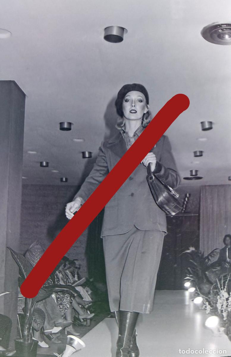 Fotograf&iacute;a antigua: Pase de Moda A&ntilde;os 70 Madrid - Negativo de Celuloide - Fotograf&iacute;a Antigua