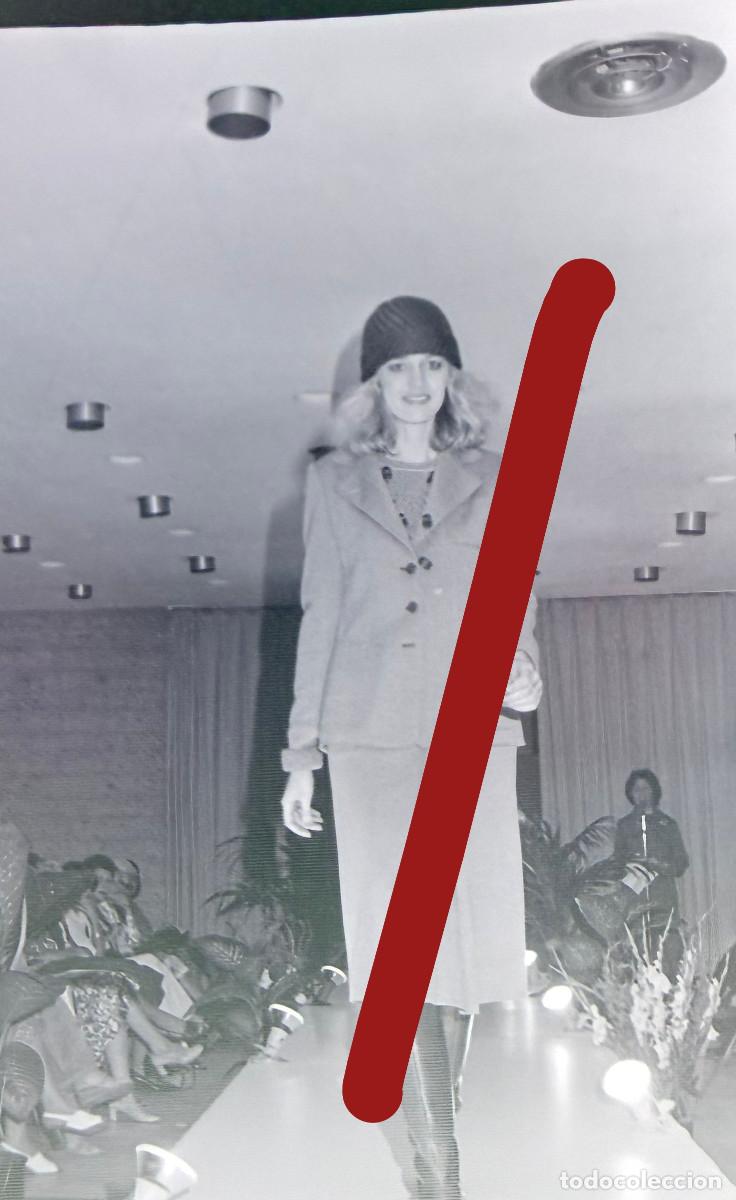 Fotograf&iacute;a antigua: Pase de Moda A&ntilde;os 70 Madrid - Negativo de Celuloide - Fotograf&iacute;a Antigua