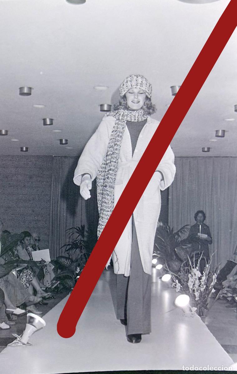 Fotograf&iacute;a antigua: Pase de Moda A&ntilde;os 70 Madrid - Negativo de Celuloide - Fotograf&iacute;a Antigua