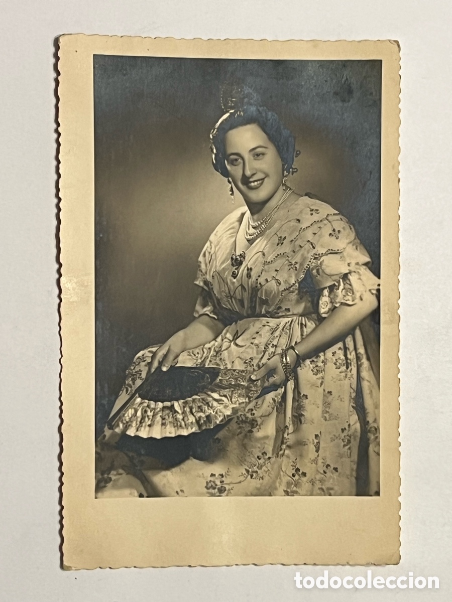 Antique Photography: FALLERAS Y FALLAS.. Maruja una guapa fallera con abanico.. (h.1950?)