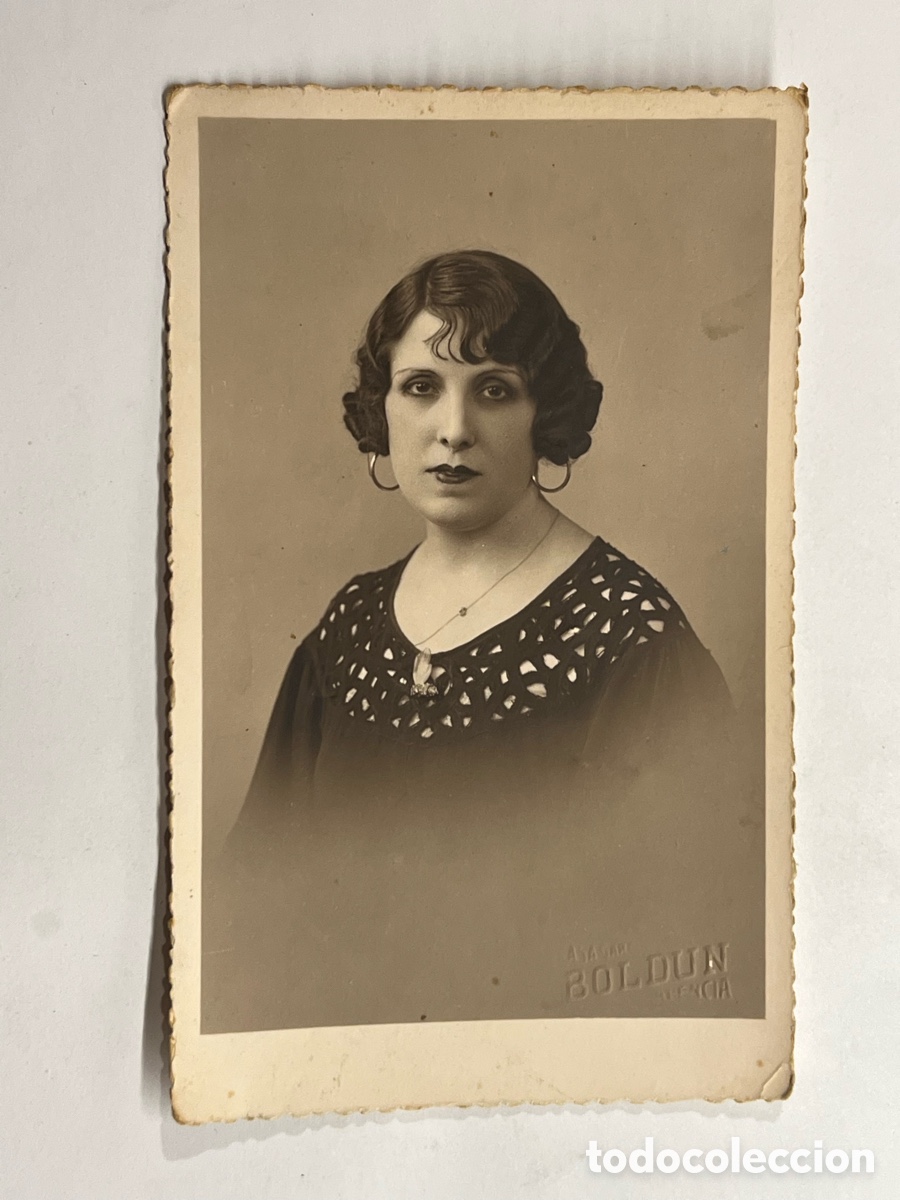 Fotograf&iacute;a antigua: VALENCIANA con labios de Carm&iacute;n Rojo.. Foto Boldun (h.1920?) Med&iacute;das: 14 x 9 cm