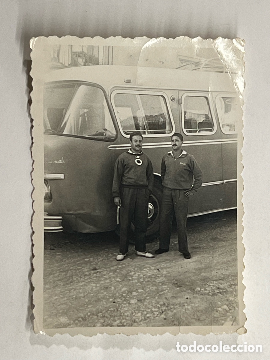 Fotograf&iacute;a antigua: PICOS DE URBION&hellip; Laguna Negra. Militares en autob&uacute;s un d&iacute;a de excursi&oacute;n&hellip; (h.1950?)
