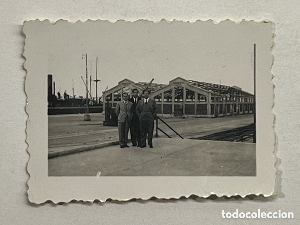 Fotograf&iacute;a antigua: VALENCIA. Fotograf&iacute;a Tinglados del Puerto&hellip; (h.1930?) Med&iacute;das: 3,5 x 4,5 cm