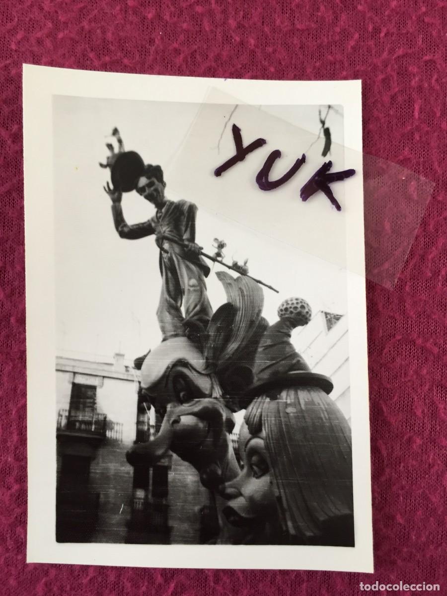 Fotograf&iacute;a antigua: FOTO FOTOGRAFIA DE LA FALLA MICER MASCO - AREVALO VACA DE 1976 - FALLAS VALENCIA