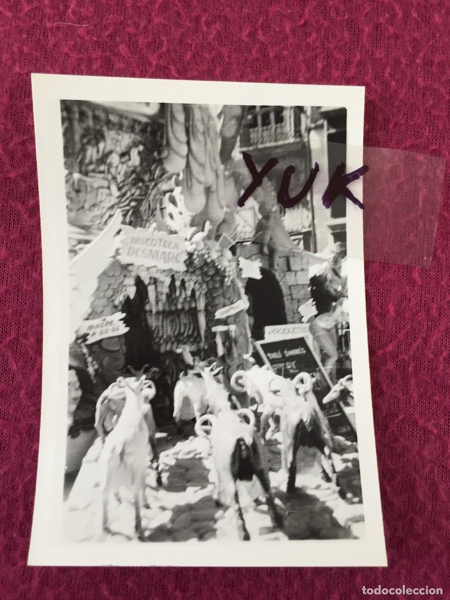 Fotograf&iacute;a antigua: FOTO FOTOGRAFIA DETALLE DE LA PLAZA DEL MERCADO CENTRAL DE 1976 - FALLAS VALENCIA