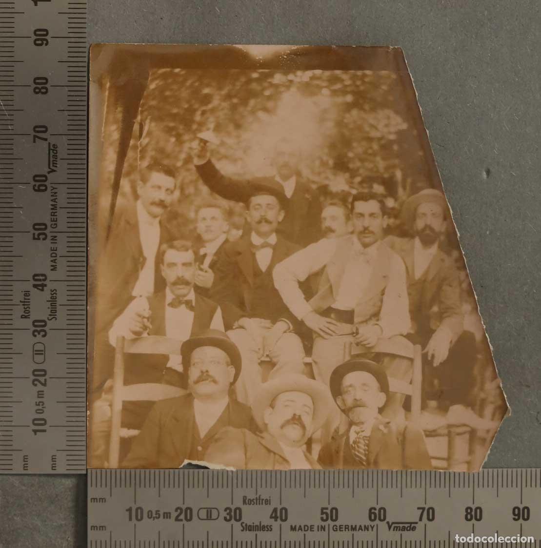 Fotograf&iacute;a antigua: FOTOGRAFIA. GRUPO DE CABALLEROS AL AIRE LIBRE. HACIA 1900