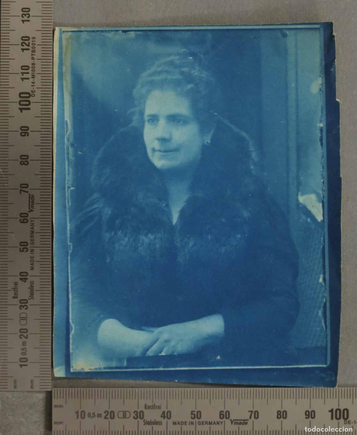 Fotograf&iacute;a antigua: FOTOGRAFIA. CIANOTIPIA. RETRATO DE SE&Ntilde;ORA HACIA 1890