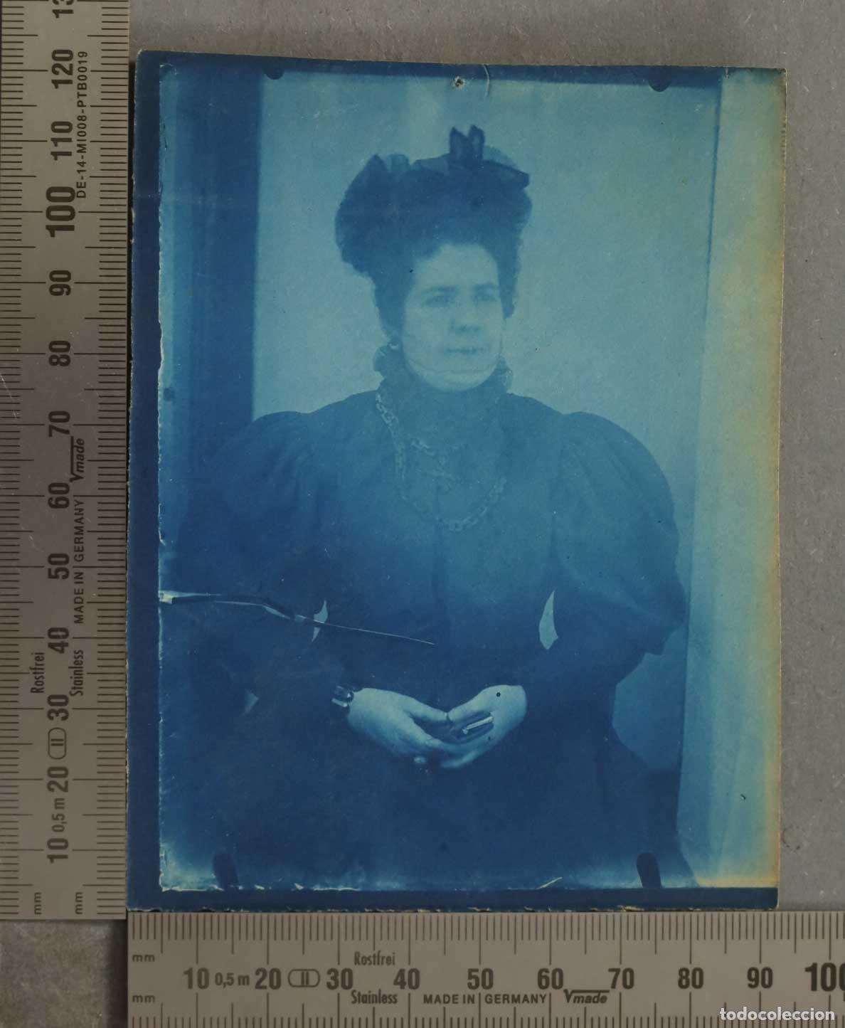 Fotograf&iacute;a antigua: FOTOGRAFIA. CIANOTIPIA. RETRATO DE SE&Ntilde;ORA. HACIA 1890