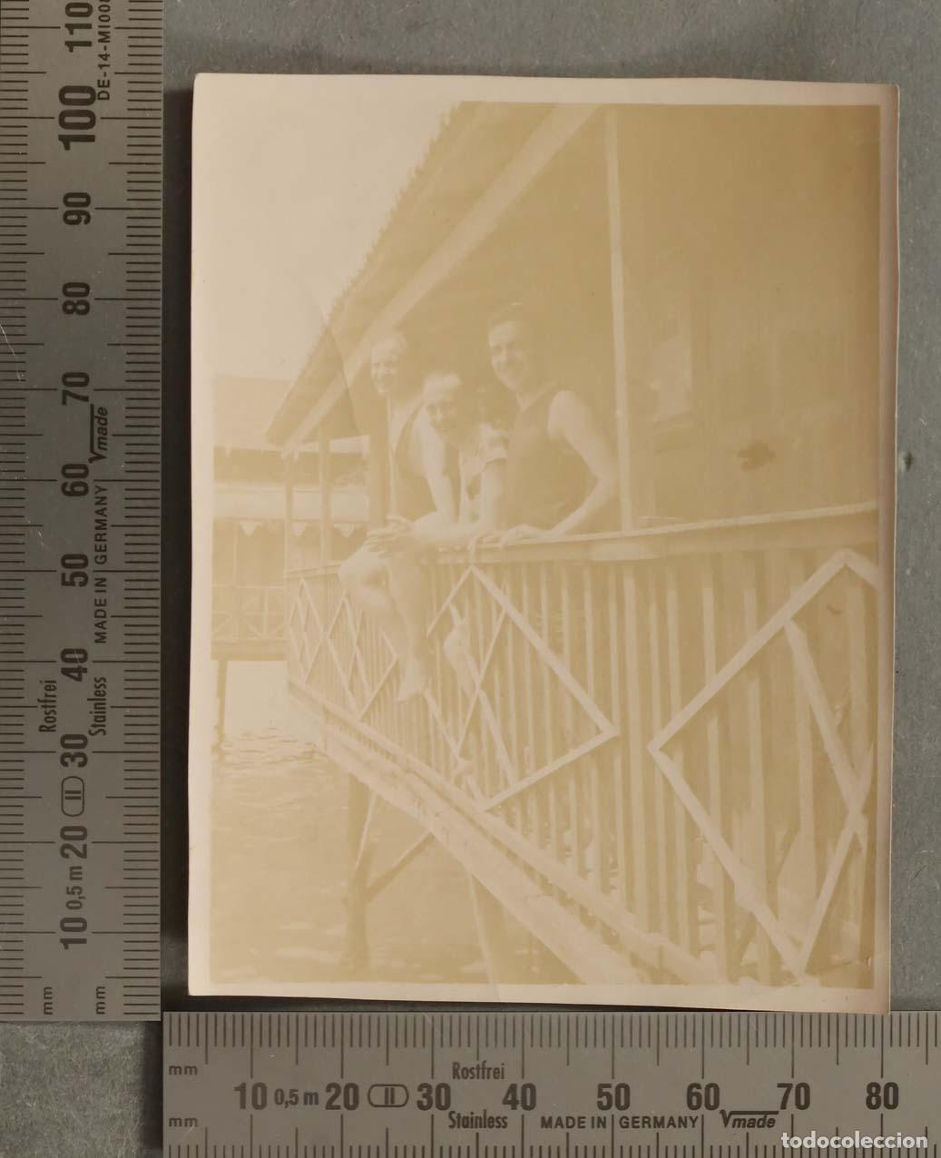 Fotograf&iacute;a antigua: FOTOGRAFIA. HOMBRES EN BALNEARIO. PLAYA. HACIA 1900