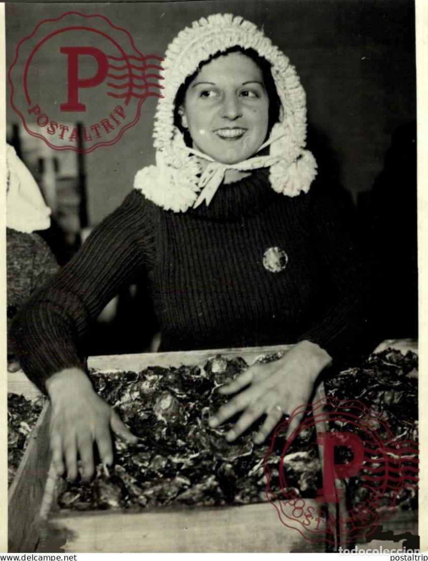 Fotografia antiga: VENDEUSE HUITRES PORTUGAUSES EN COSTUM PORTUGAL 1936 HUITRE OSTREICULTURE 19*13CM