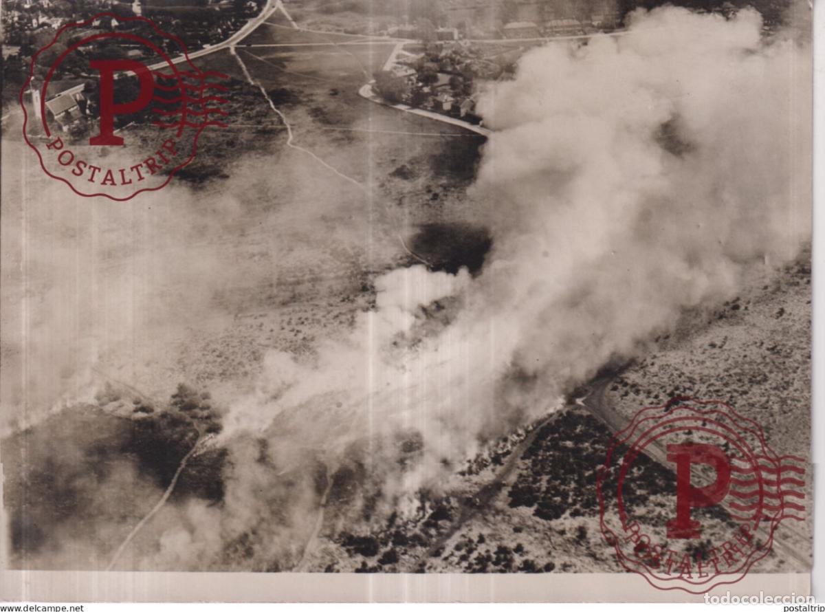 Fotografia antica: BANSTEAD DOWNS SURRREY AND SOUTH LONDON BORDER UK ENGLAND FIRE INCENDIE POMPIERS FIREMEN BRANDWEE
