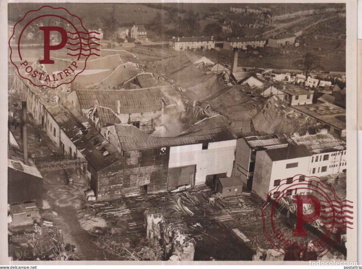Fotografia antica: Hertsmere ELSTREE FILM STUDIO FIRE UK ENGLAND Hertfordshire INCENDIE POMPIERS FIREMEN BRANDWEER 20