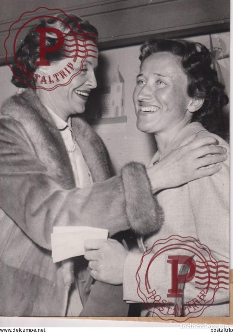 Fotografia antica: JACQUELINE AURIOL FEMME PLUS RAPIDE CLAUDE KOGAN FEMME PLUS HAUTE PRIX MARYSE BASTIE 18*13CM