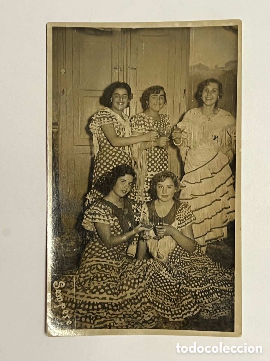 Fotograf&iacute;a antigua: VALENCIA Y SU FERIA DE ABRIL Grupo de j&oacute;venes con trajes de Flamencas.. Sempere, fot&oacute;grafo (h.1950?)