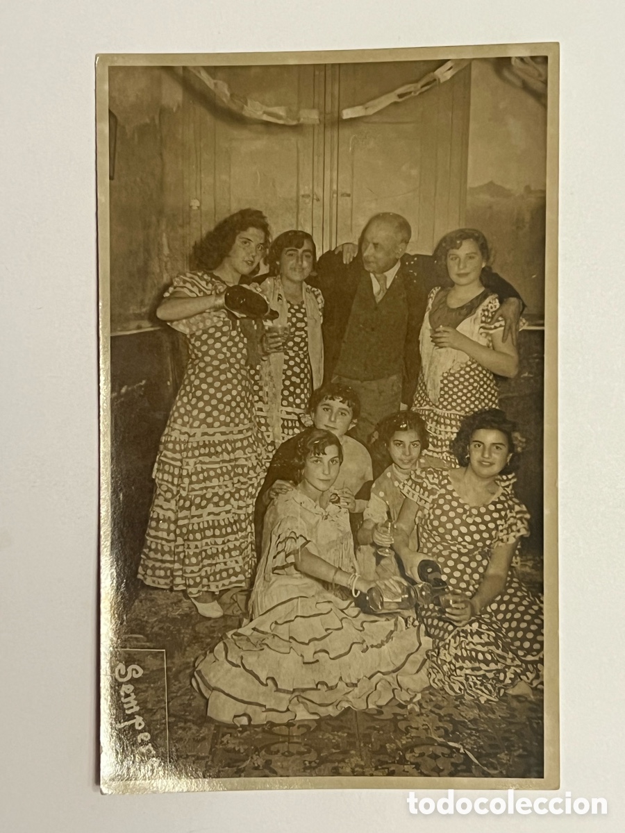Fotograf&iacute;a antigua: VALENCIA Y SU FERIA DE ABRIL Grupo de j&oacute;venes con trajes de Flamencas.. Sempere, fot&oacute;grafo (h.1950?)