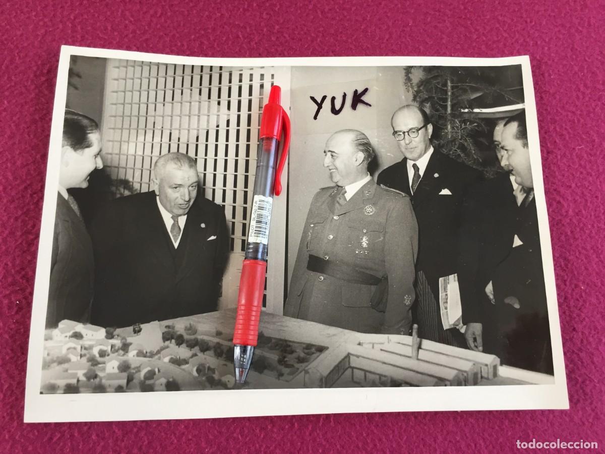 Fotograf&iacute;a antigua: FOTO FOTOGRAFIA DE FRANCISCO FRANCO CON EL DUE&Ntilde;O DE FABRICA LA SEGARRA DE VALL DE UXO (VALENCIA)