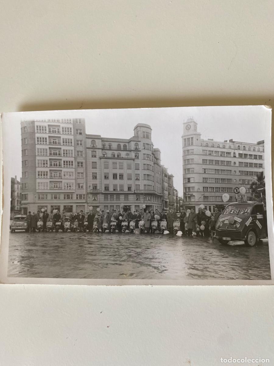 Fotograf&iacute;a antigua: El Ferrol del caudillo. Concentraci&oacute;n Vespa Club. A&ntilde;os 60. Foto Paadin.