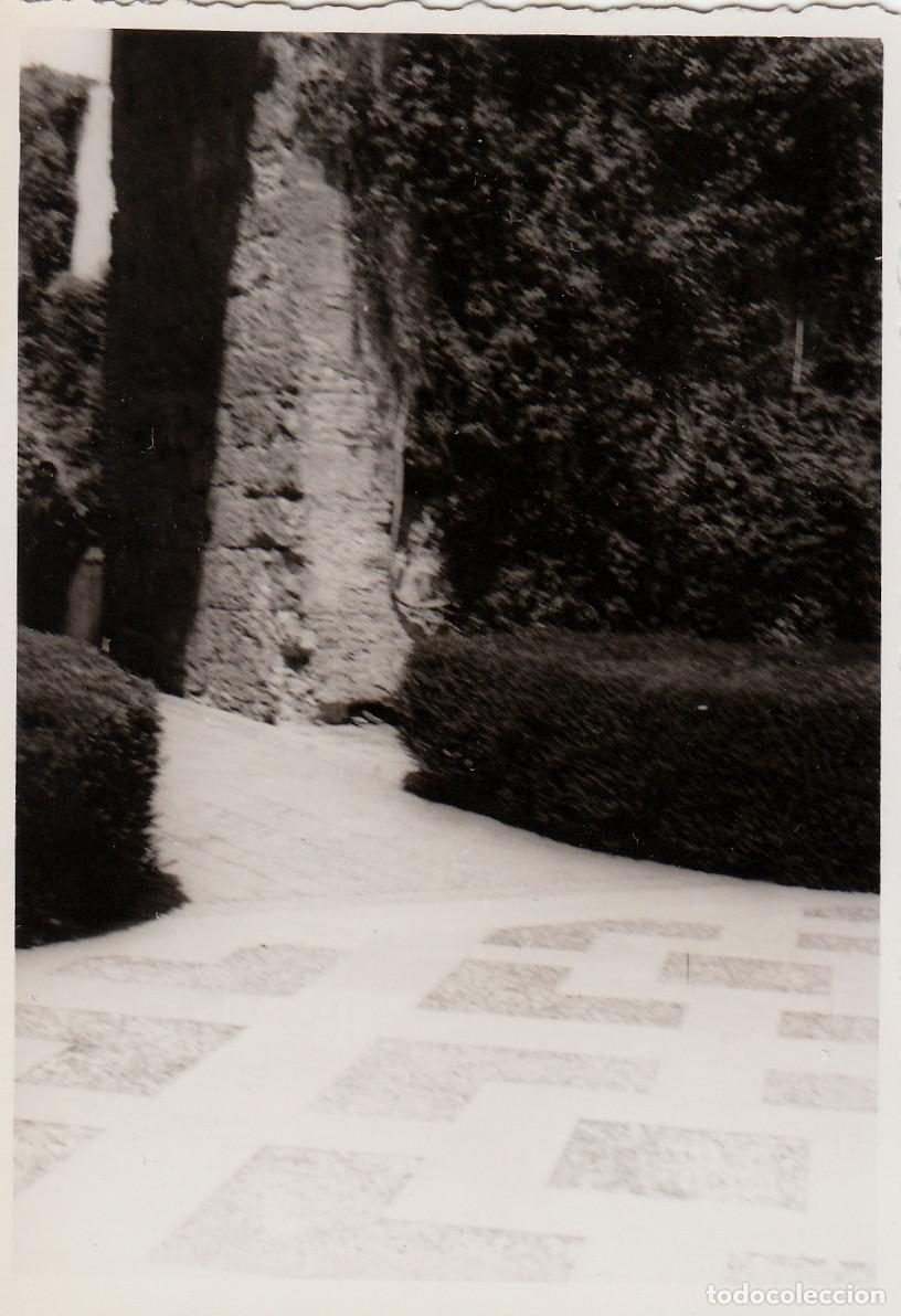Fotograf&iacute;a antigua: Antigua construcci&oacute;n. Muralla. A&ntilde;os 50 pc