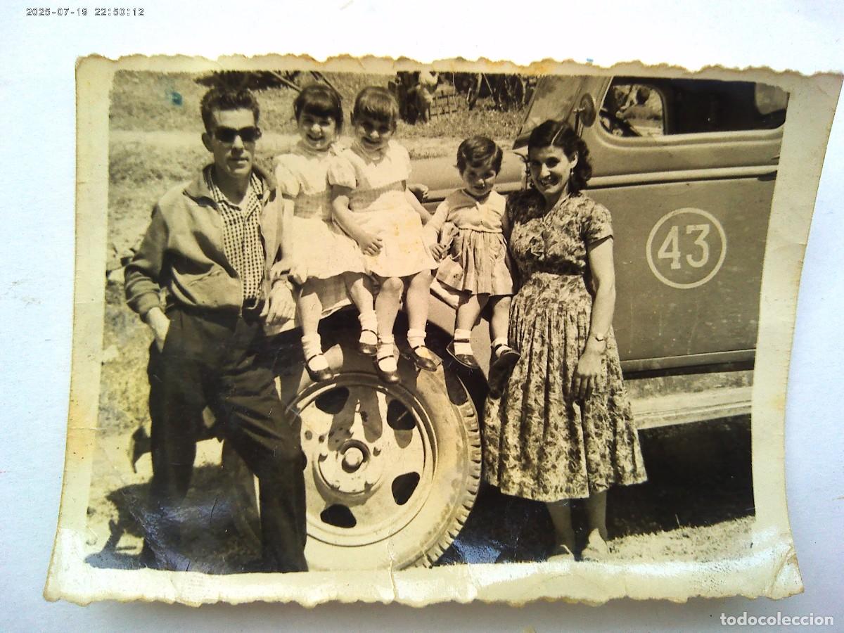 Fotograf&iacute;a antigua: FOTO DE FAMILIA DE ROMERIA, AUTOBUS N&ordm; 43. DE PIMIENTO , ZAFRA ( BADAJOZ )