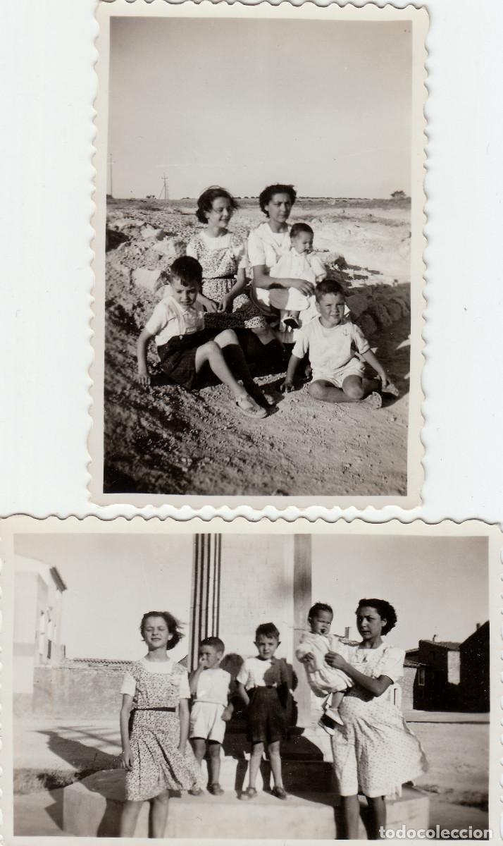 Fotograf&iacute;a antigua: 2 fotograf&iacute;as. Familia numerosa. Joven madre con sus hijos. A&ntilde;os 50 pc