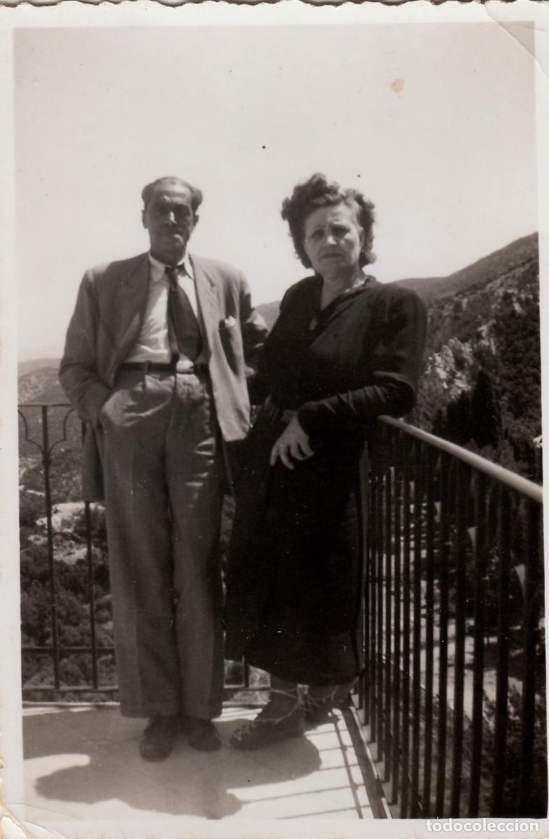 Fotograf&iacute;a antigua: Pareja en el balc&oacute;n. A&ntilde;os 40 pc