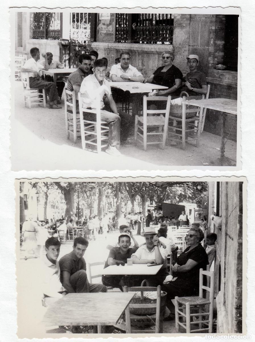 Fotograf&iacute;a antigua: 2 fotos. Paseo animad&iacute;simo lleno de gente, con mesas de bares y casetas. Feria pueblo. A&ntilde;os 50 pc