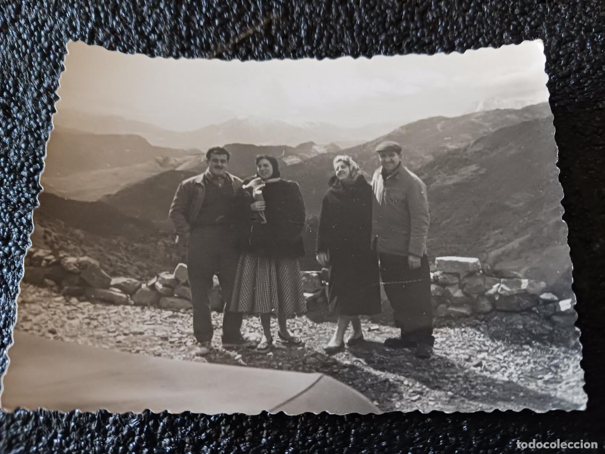 Fotograf&iacute;a antigua: antigua fotografia parejas en castellar de n`hug 1957
