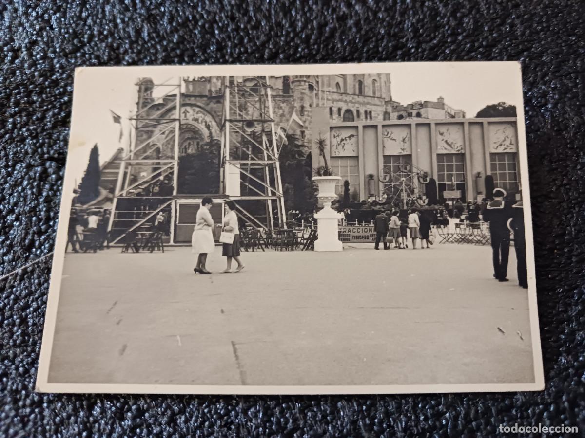Fotograf&iacute;a antigua: antigua fotografia en la plaza del tibidabo 1947