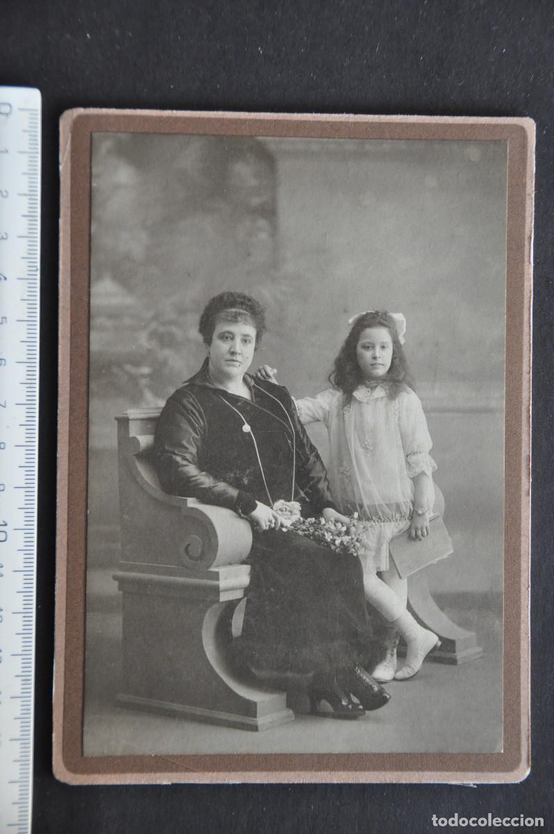 Fotograf&iacute;a antigua: FOTOGRAF&Iacute;A DE UNA MADRE CON SU HIJA - SIN AUTOR