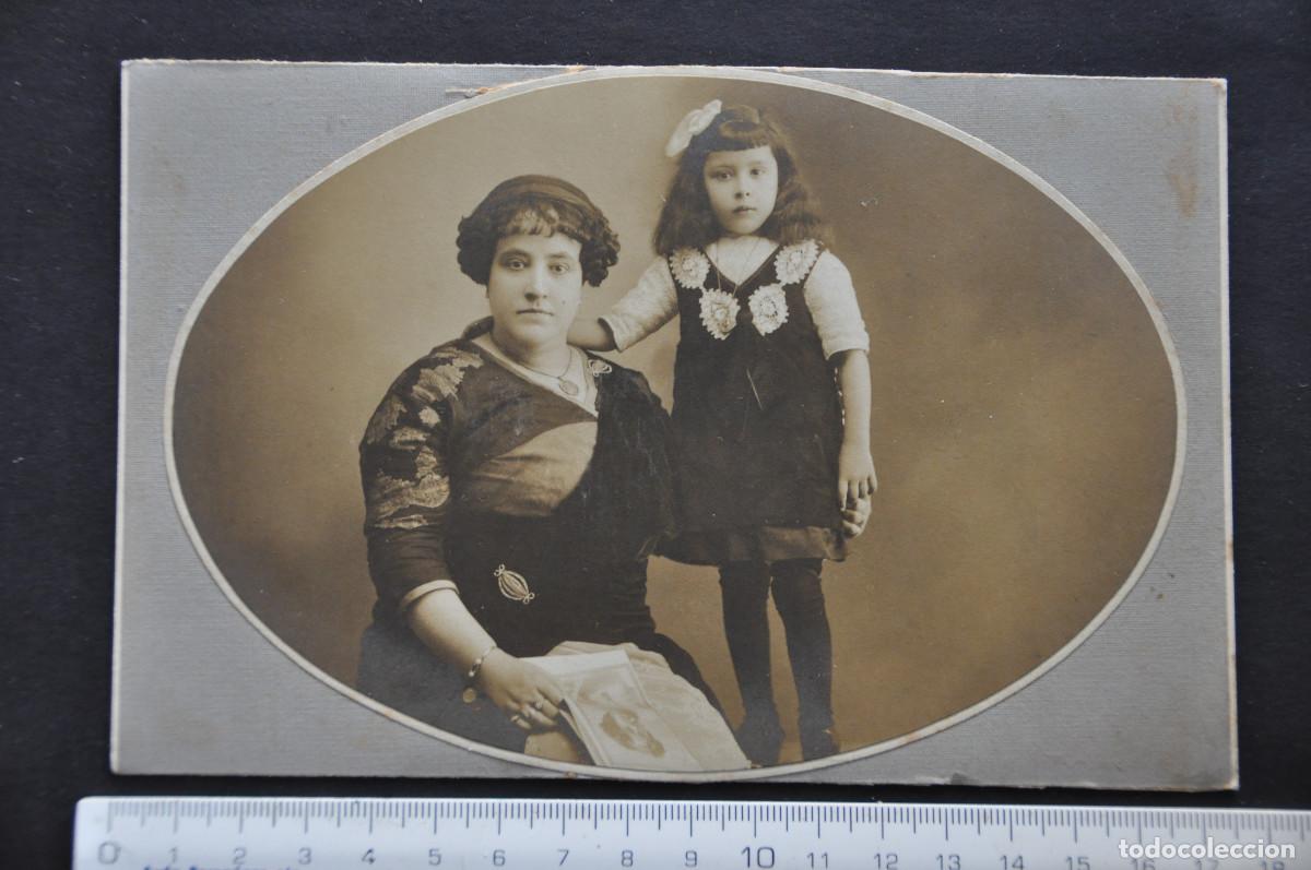 Fotograf&iacute;a antigua: FOTOGRAF&Iacute;A DE UNA MADRE CON SU HIJA - SIN AUTOR