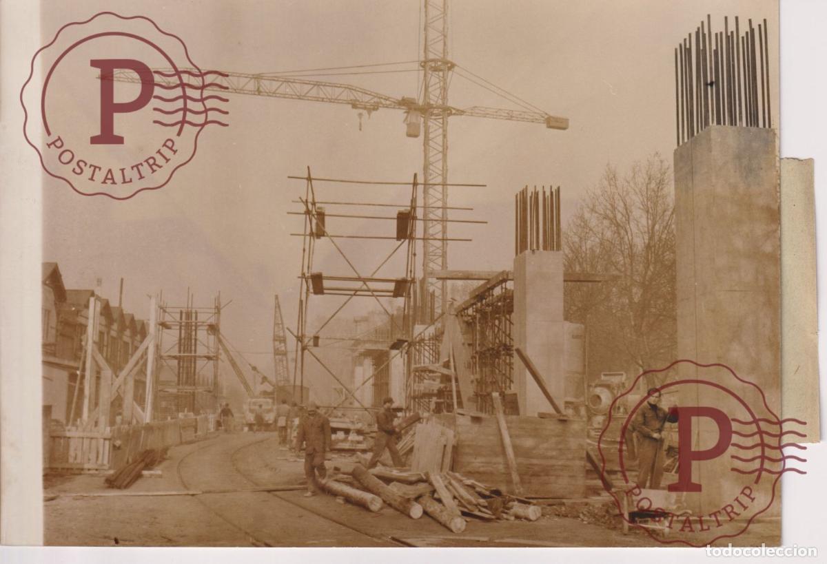 Fotografia antica: UNE GRUE GEANTE. ORLY. AIRPORT PARIS. CONSTRUCCION. CONSTRUCTION 1958. +-18X13CM