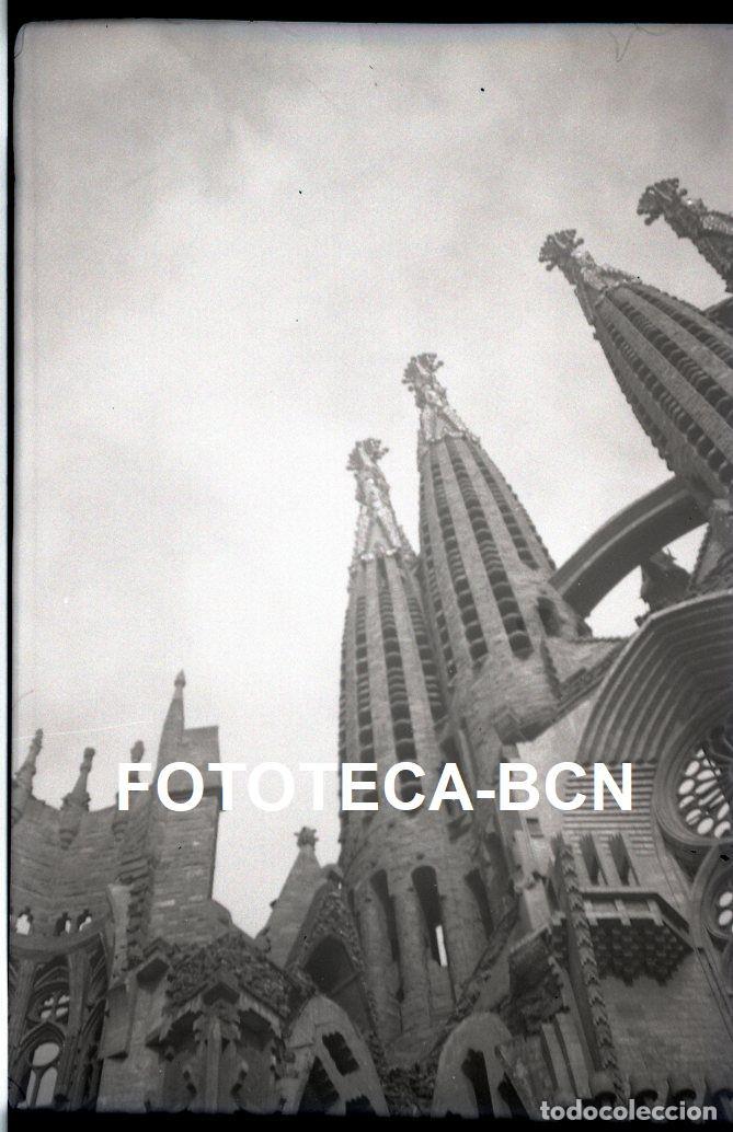 Fotografia antiga: 3 NEGATIVOS ACETATO BARCELONA TEMPLO DE LA SAGRADA FAMILIA A&Ntilde;OS 40/50
