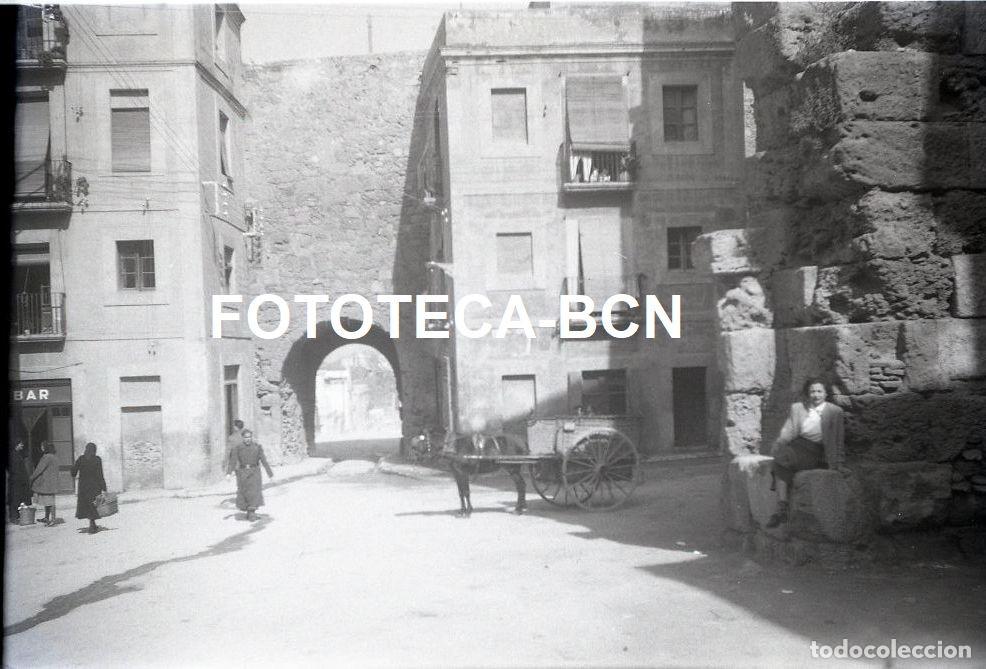 Fotografia antiga: NEGATIVO ACETATO TARRAGONA PORTAL DEL ROSER CARRO A&Ntilde;OS 40/50