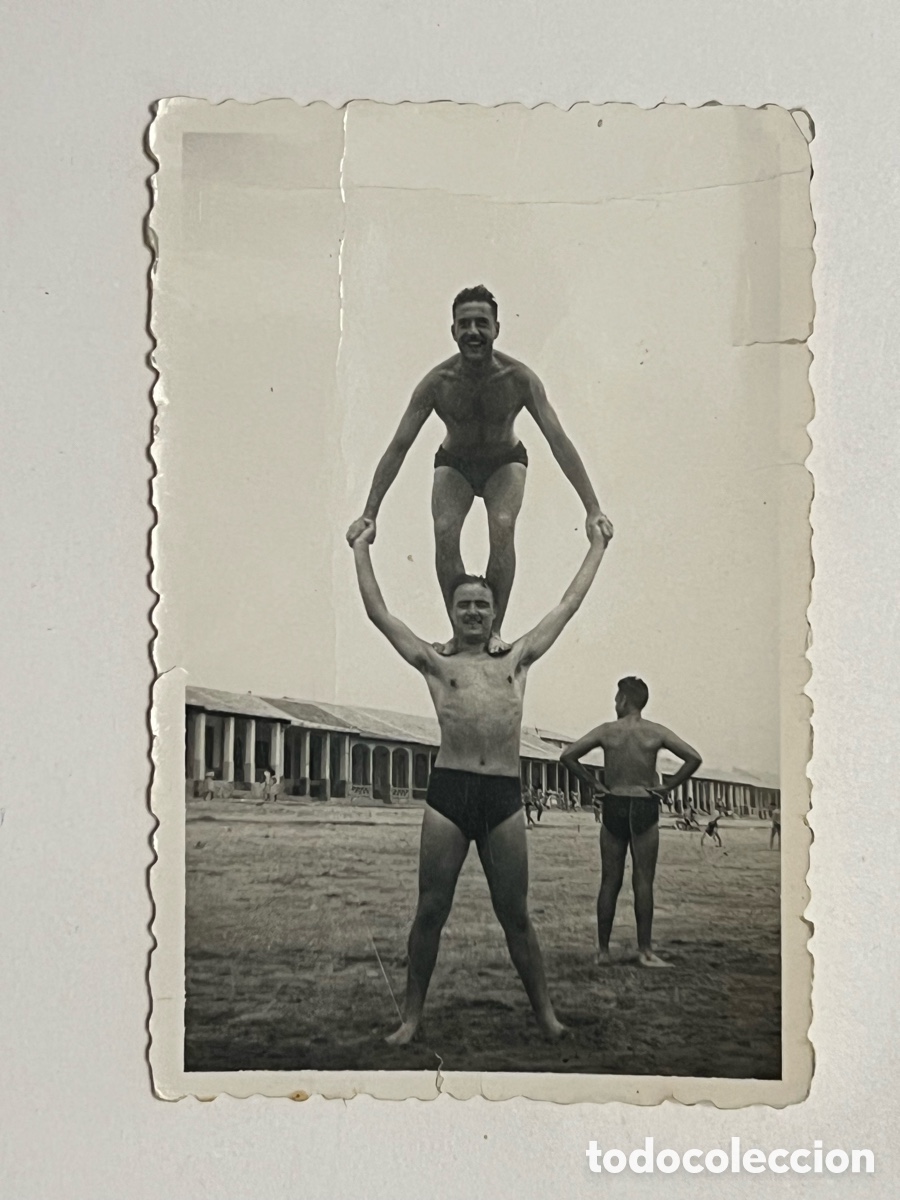 Fotografia antiga: GAY FRIENDLY.. LOS CHICOS SE DIVIERTEN.. fotograf&iacute;a antigua.. las Arenas.. Valencia ? (h.1960?)