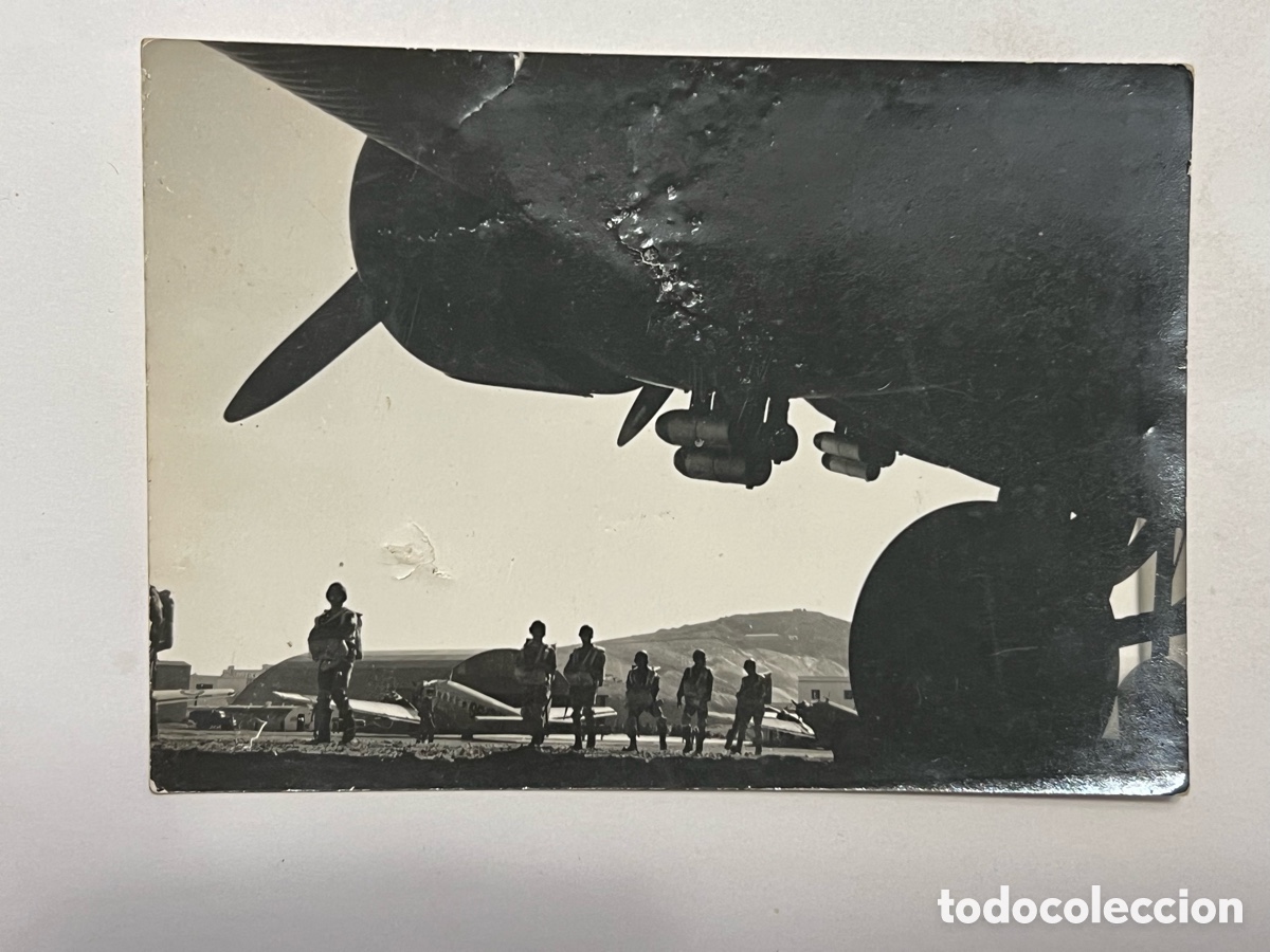 Fotografia antiga: AVIACI&Oacute;N ESPA&Ntilde;A.. DOUGLAS DC-3 FUERZA AEREA ESPA&Ntilde;OLA (h.1960?) Med&iacute;das: 7,5 x 10,5