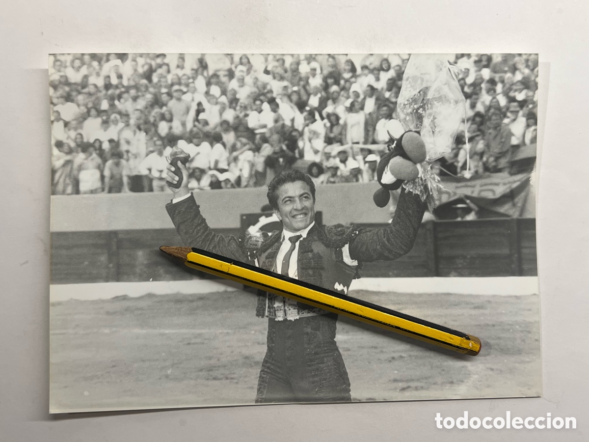 Fotografia antiga: EL FUND&Iacute; Torero.. Cort&oacute; una oreja en la corrida ganader&iacute;a Conde de Mur&ccedil;a. Fotograf&iacute;a Y. Pares