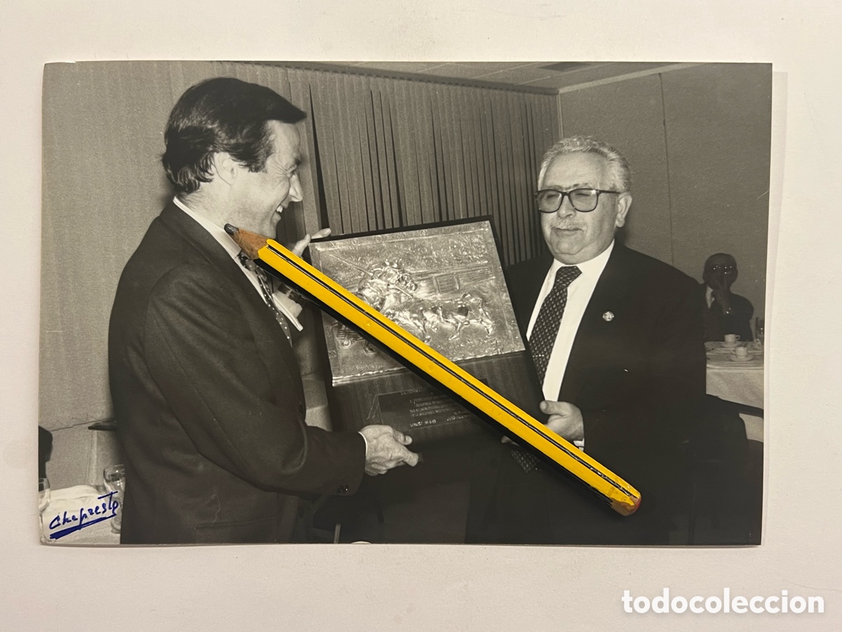 Antique Photography: FERNANDO DOMECQ recibe el premio de manos del Presidente.. Premios de la Federaci&oacute;n Taurina Riojana