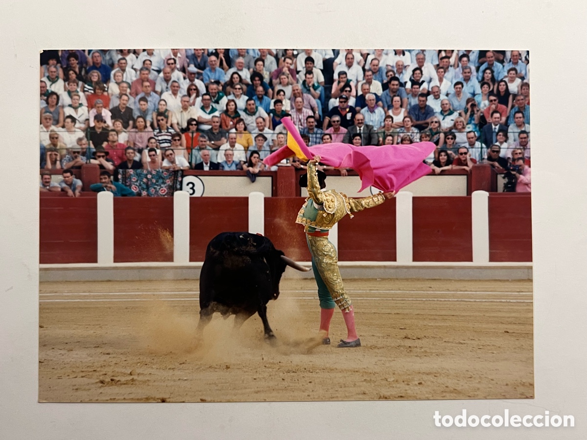 Antique Photography: TOROS. Torero EL JULI.. Muletas por alto&hellip; (a.2000) Medidas: 12,5 x 18 cm.