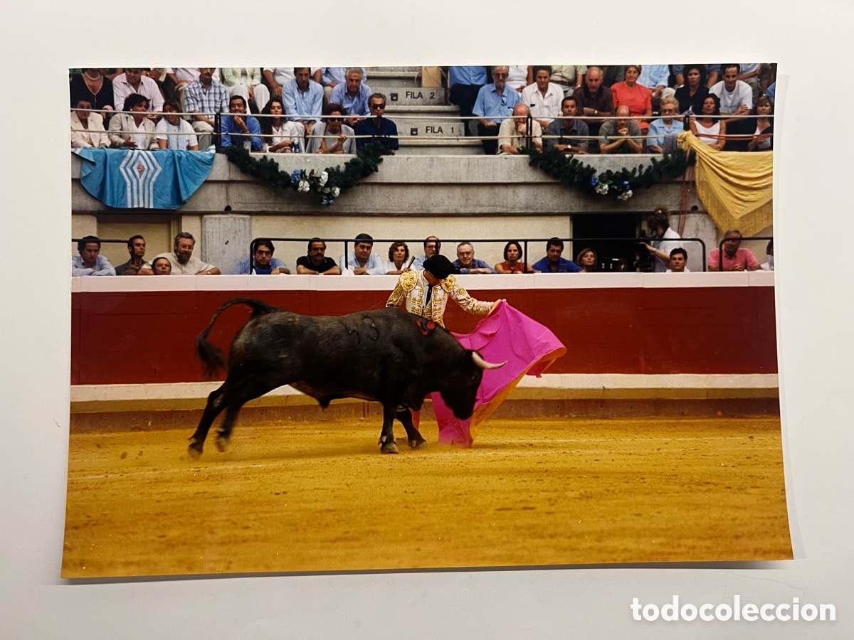 Fotograf&iacute;a antigua: TOROS. Torero PEPIN LIRIA. Derechazo &hellip; (a.2000) Medidas: 15 x 21,5 cm.,