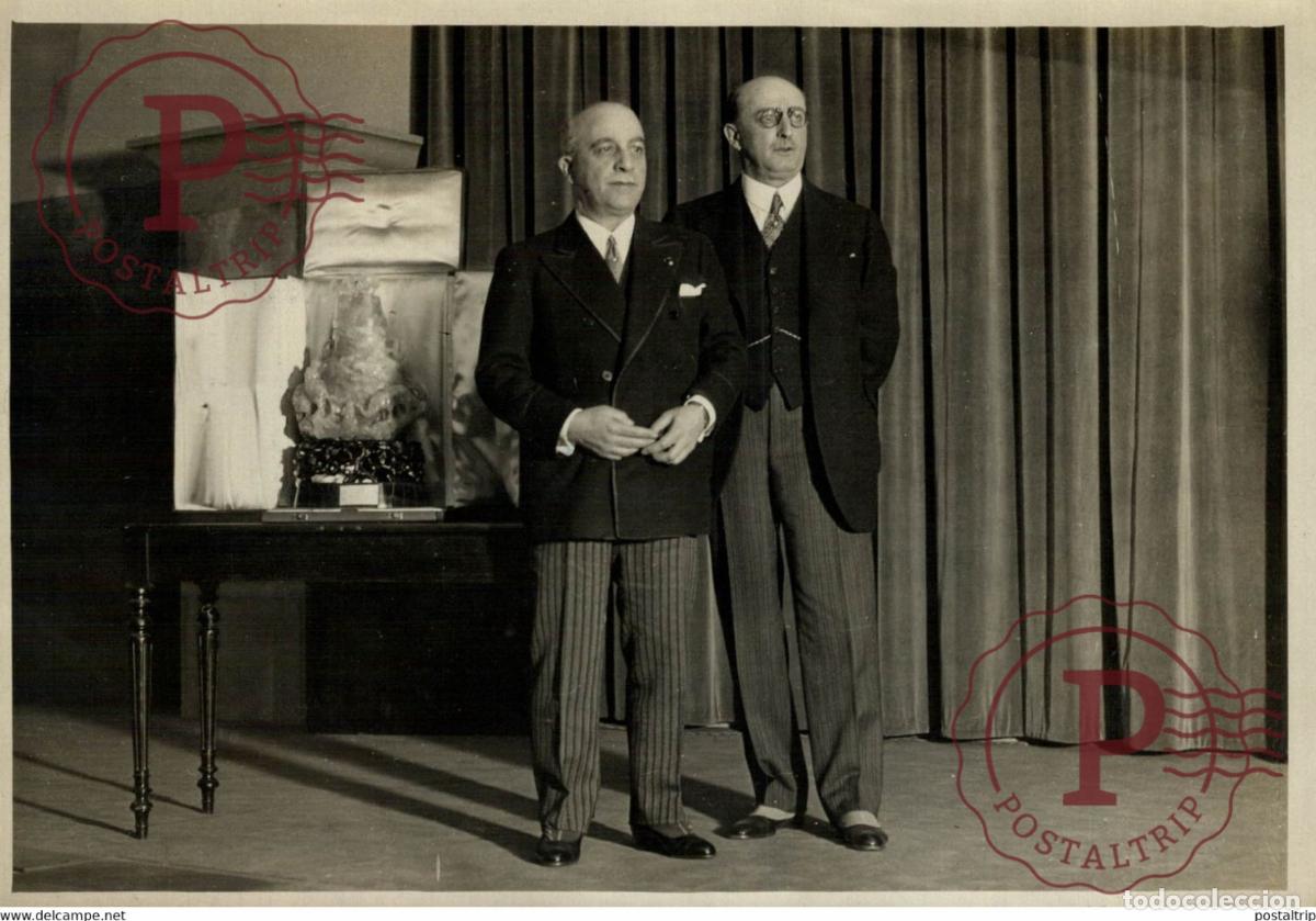 Fotograf&iacute;a antigua: MICHIAPPE PREFET DE POLICE RECOIT A LOCCASIO OFFICIER DE LA LEGION DHO 18*13CM Photo Meurisse Pari