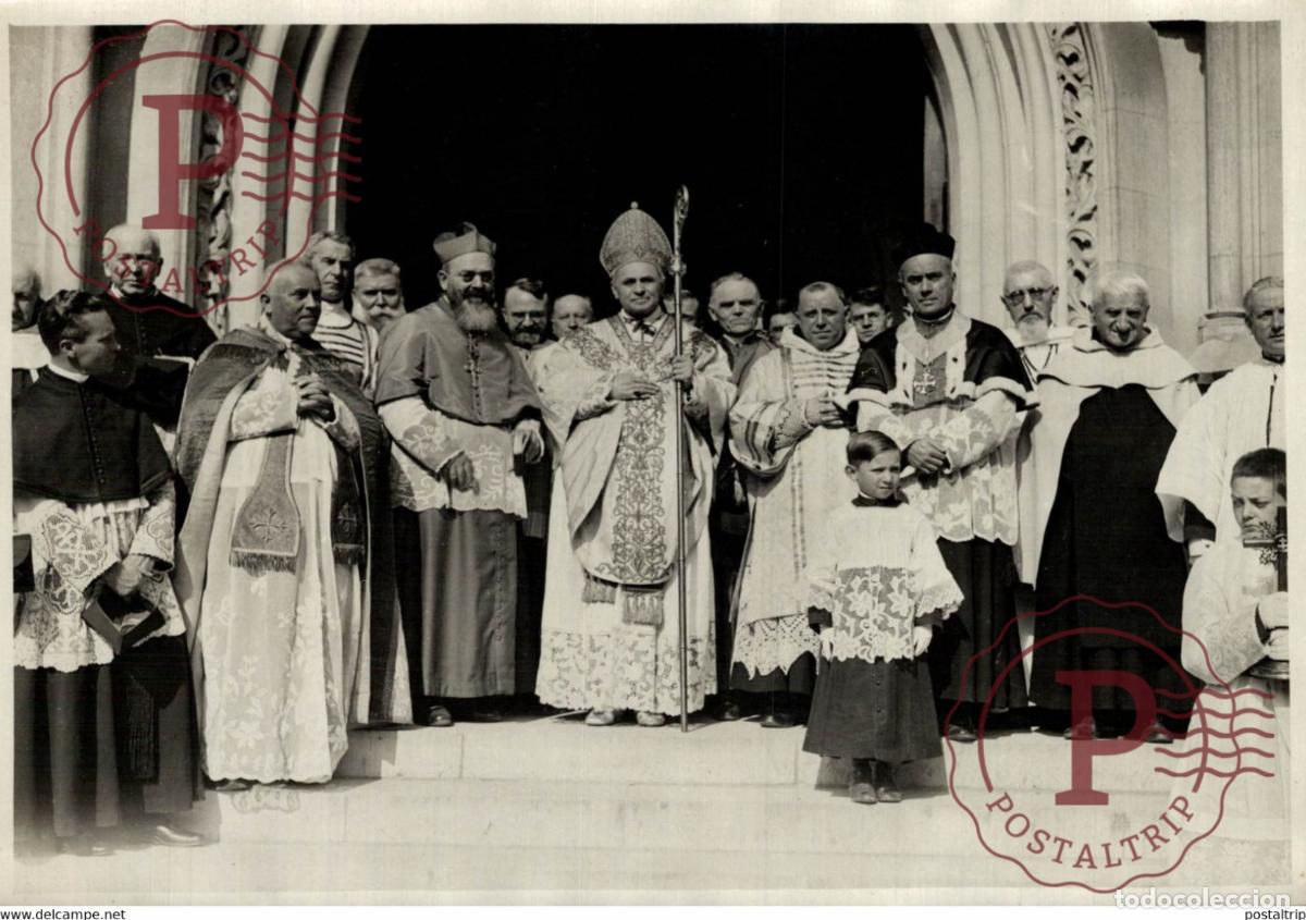 Fotograf&iacute;a antigua: CEREMONIE HONNEUR DE STE THERESE ARCHEVEQUE DE REIMS OEUVRE DAUTEUIL 18*13CM Photo Meurisse Paris