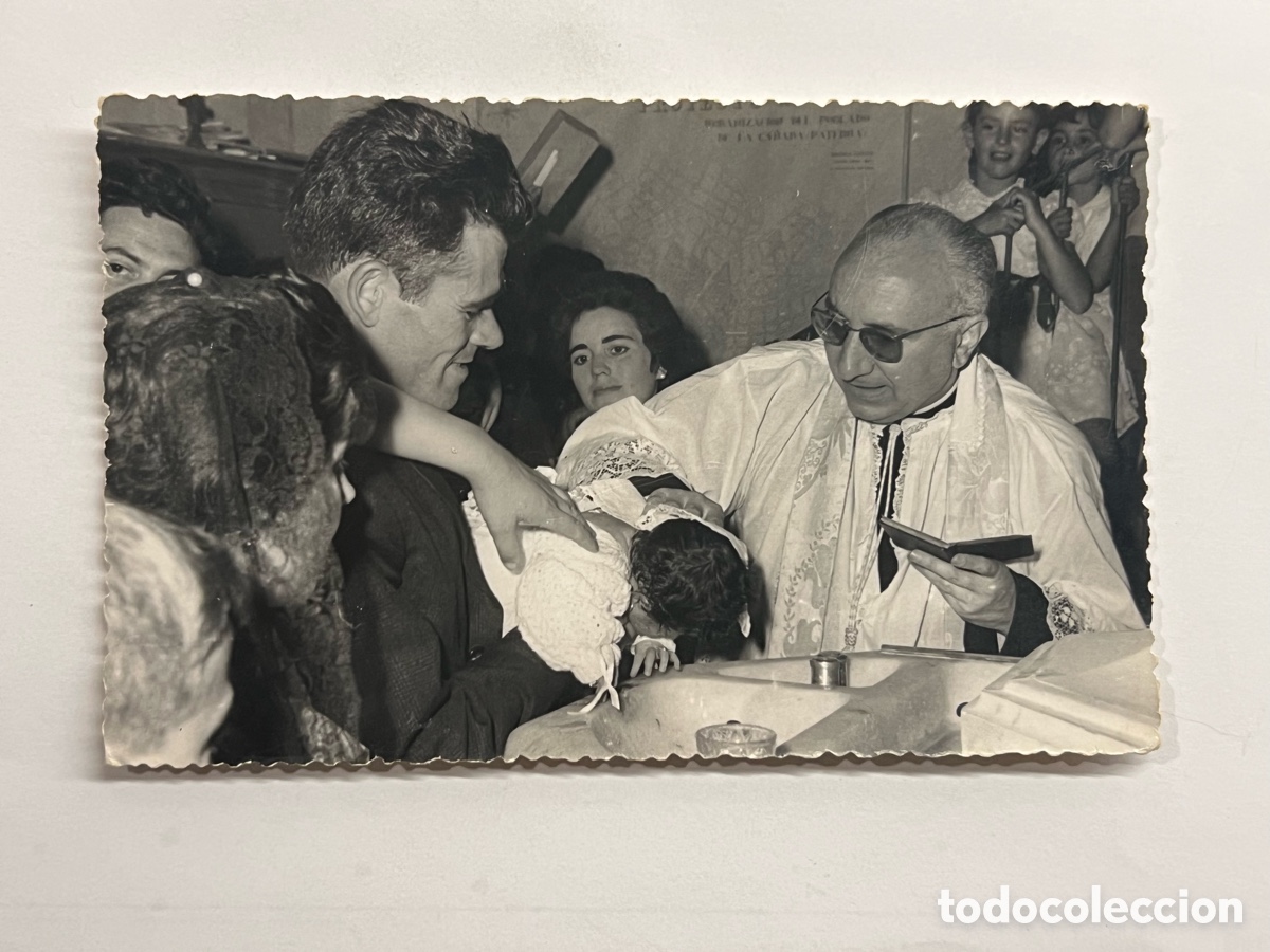 Fotograf&iacute;a antigua: LA CA&Ntilde;ADA Paterna (Valencia) Fotografia BORDAS.. Bautizando al ni&ntilde;o&hellip; (h.1950?) Med&iacute;das: 14 x 9