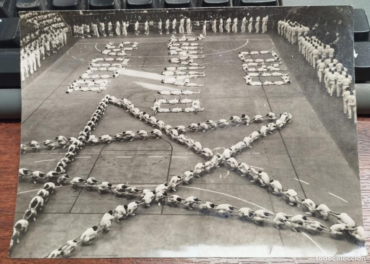Fotograf&iacute;a antigua: FESTIVAL GIMNASTICO PALACIO DE DEPORTES BARCELONA BODAS DE ORO Y DIAMANTES LA SALLE CONDAL 1950