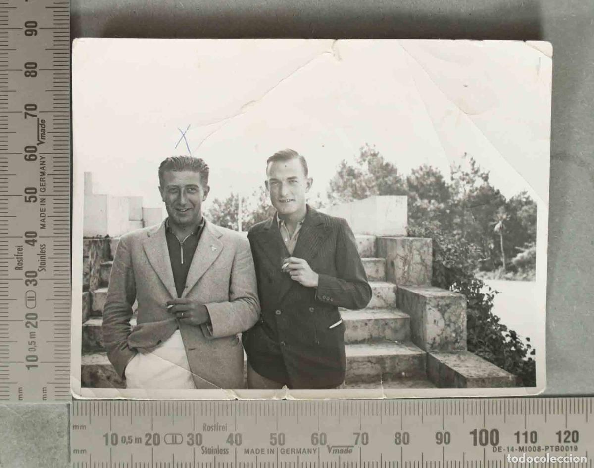 Fotograf&iacute;a antigua: FOTOGRAFIA. PAREJA DE HOMBRES FUMANDO. HACIA 1950
