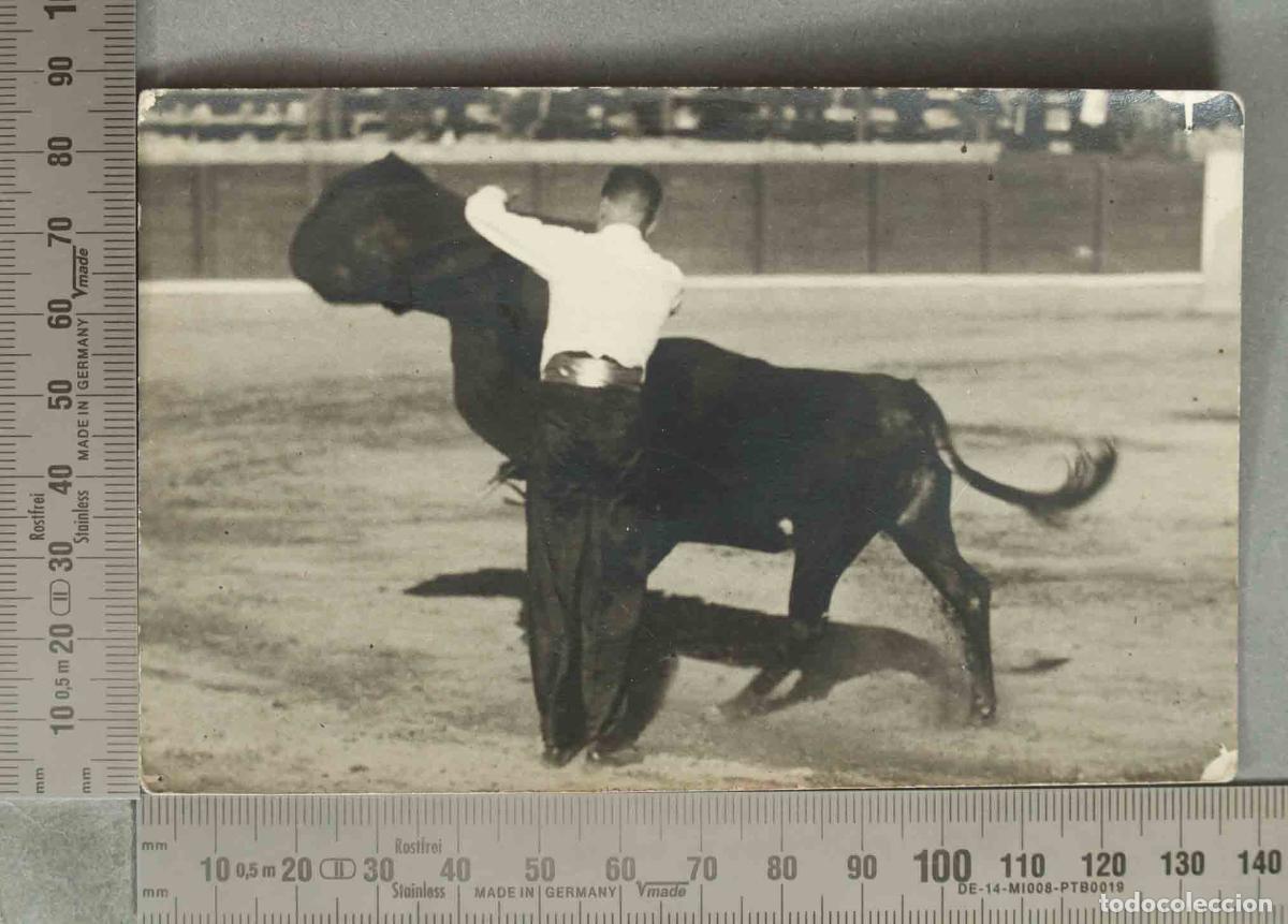 Fotograf&iacute;a antigua: FOTOGRAFIA POSTAL. JOVEN TOREANDO CAPEA. HACIA 1920