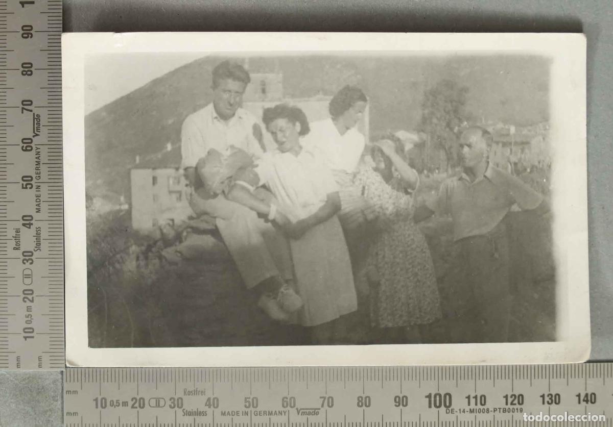 Fotograf&iacute;a antigua: FOTOGRAFIA. Grupo de personas. BENASQUE HACIA 1944
