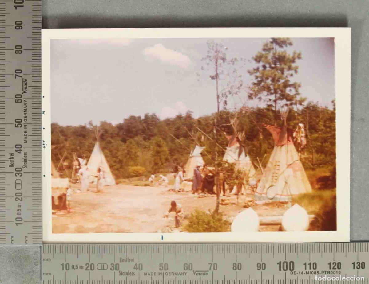 Fotograf&iacute;a antigua: FOTOGRAFIA. Indian Village Disneyland Teepees Totem Pole
