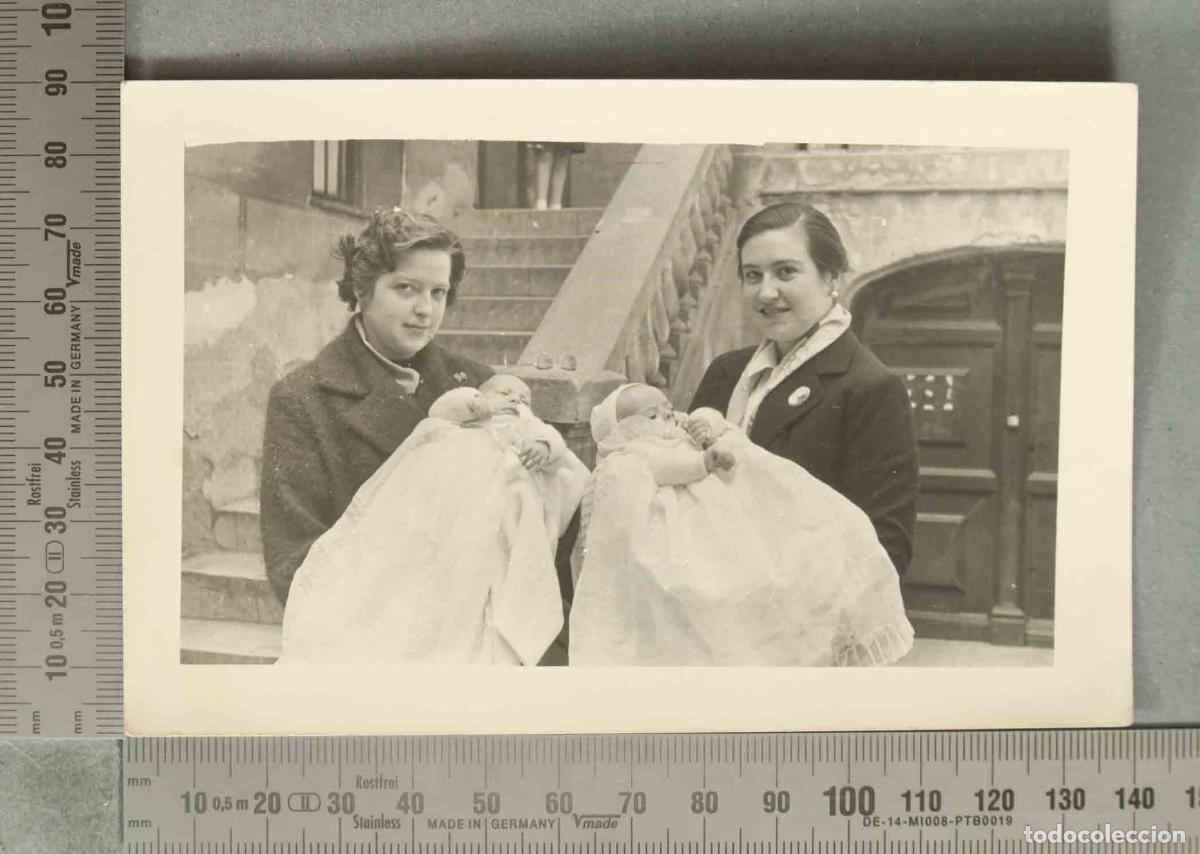Fotografia antiga: FOTOGRAFIA. Dos mujeres con beb&eacute;s hacia 1960